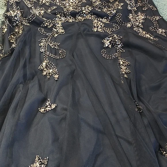 Adrianna Papell Navy and Gold Long Sleeve Gown - Picture 11 of 12